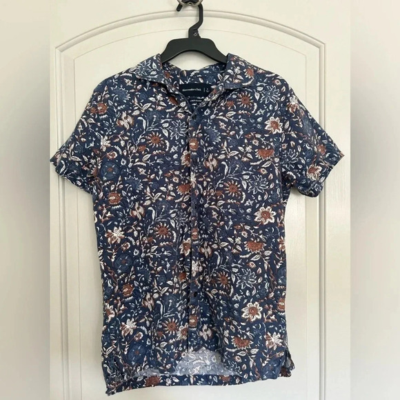 Abercrombie & Fitch Other - Abercrombie & Fitch Men’s Linen Blend Floral Print Blue Button Up size Small